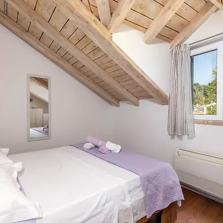 Amazing In Najevi With Wifi Holiday home Dograde