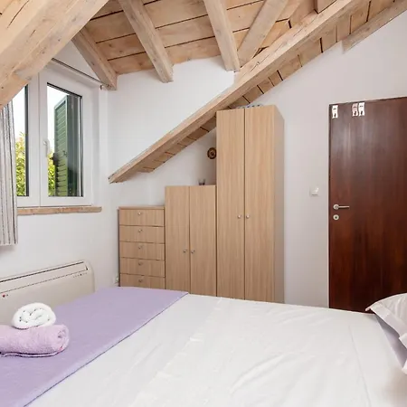 Feriehus In Najevi With Private Swimming Pool, Be Inside Or Outside *