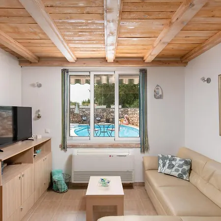 In Najevi With Private Swimming Pool, Be Inside Or Outside Feriehus *