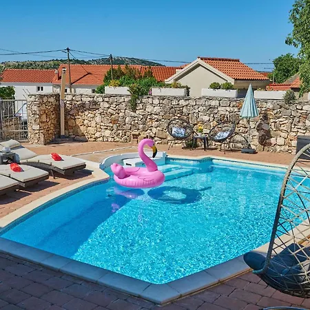 In Najevi With Private Swimming Pool, Be Inside Or Outside Feriehus Dograde