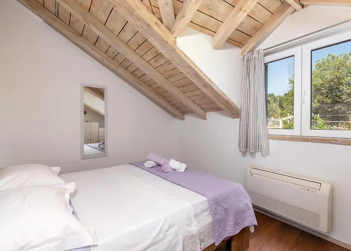 Amazing In Najevi With Wifi Hébergement de vacances Dograde
