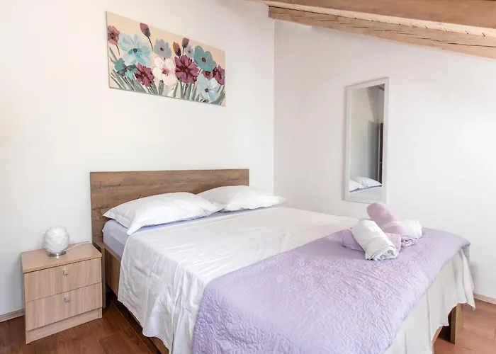 Amazing In Najevi With Wifi Hébergement de vacances Dograde