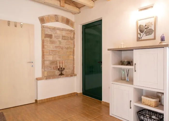 Amazing In Najevi With Wifi Hébergement de vacances