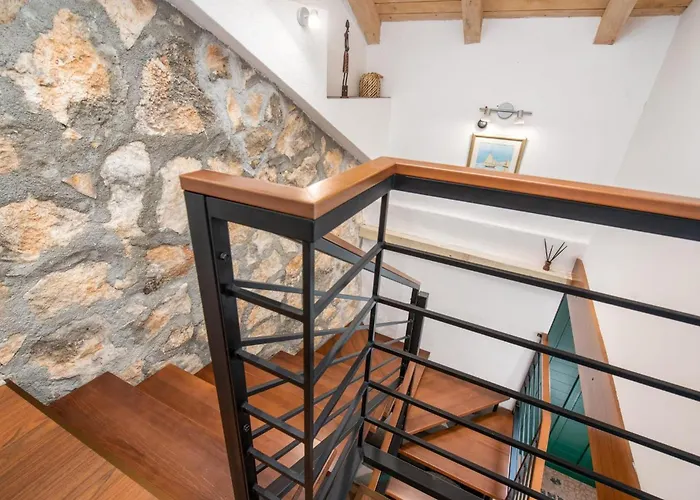 Amazing In Najevi With Wifi Hébergement de vacances Dograde