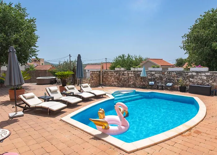 Amazing In Najevi With Wifi Hébergement de vacances *